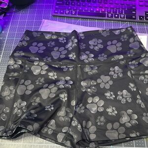 NWOT Constantly Varied Gear CVG  place and gray dog paw print 2.5 shorts Size M